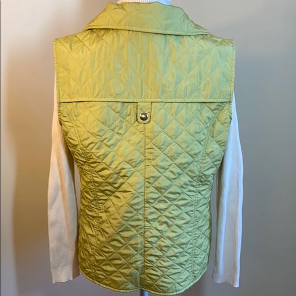 Avocado Green Quilted Vest🌿 - Picture 3 of 4